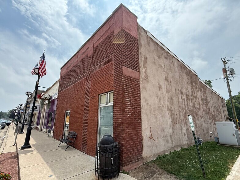 More Photos Of 121 Water St, Albany General Retail For Sale
