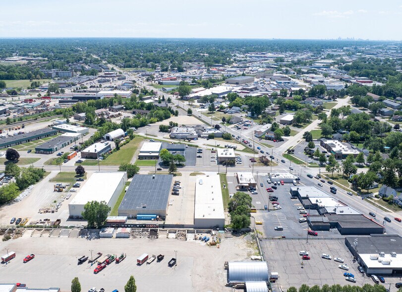 More Photos Of 16945 Masonic Blvd, Fraser Warehouse For Lease