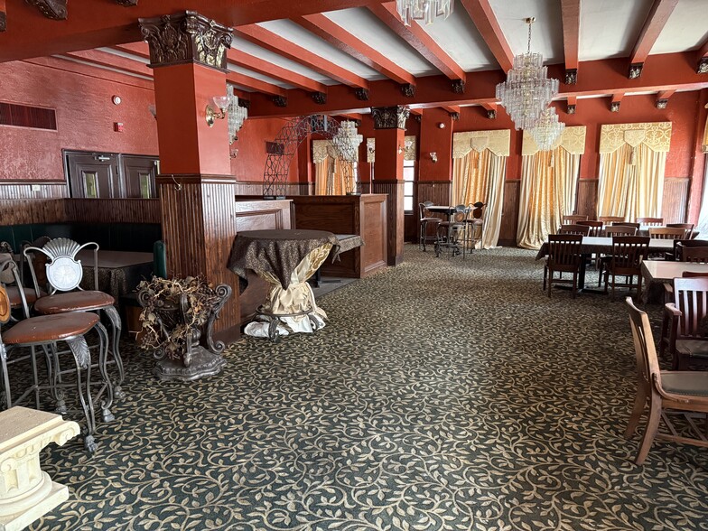 More Photos Of 12 E Main St, Chanute Hotel For Sale