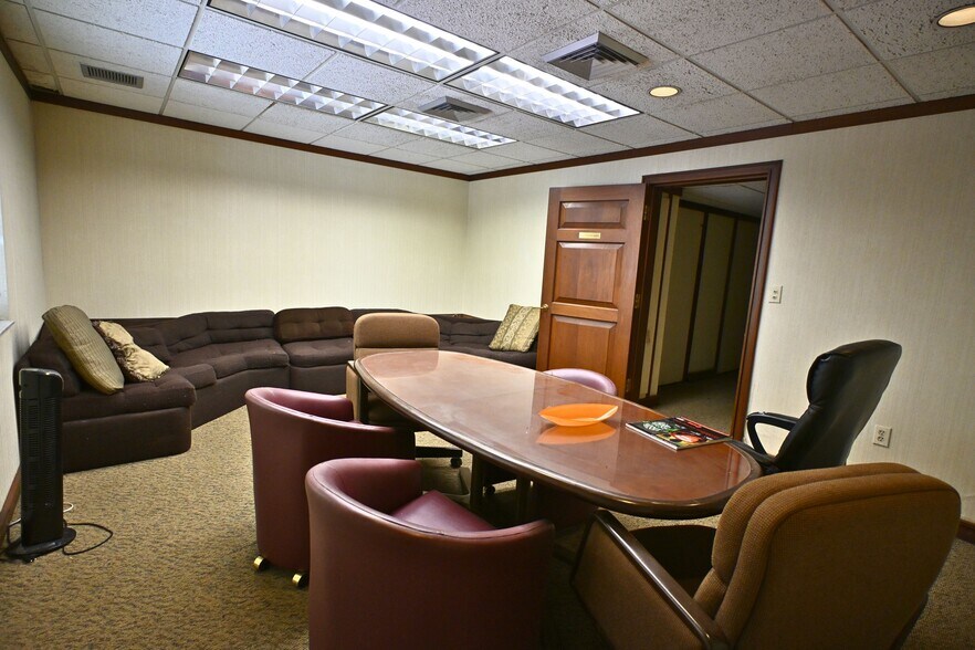 More Photos Of 2650 Biscayne Blvd, Miami Office For Lease