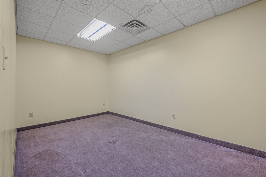 More Photos Of 11-13 N Potomac St, Hagerstown Storefront Retail Office For Lease