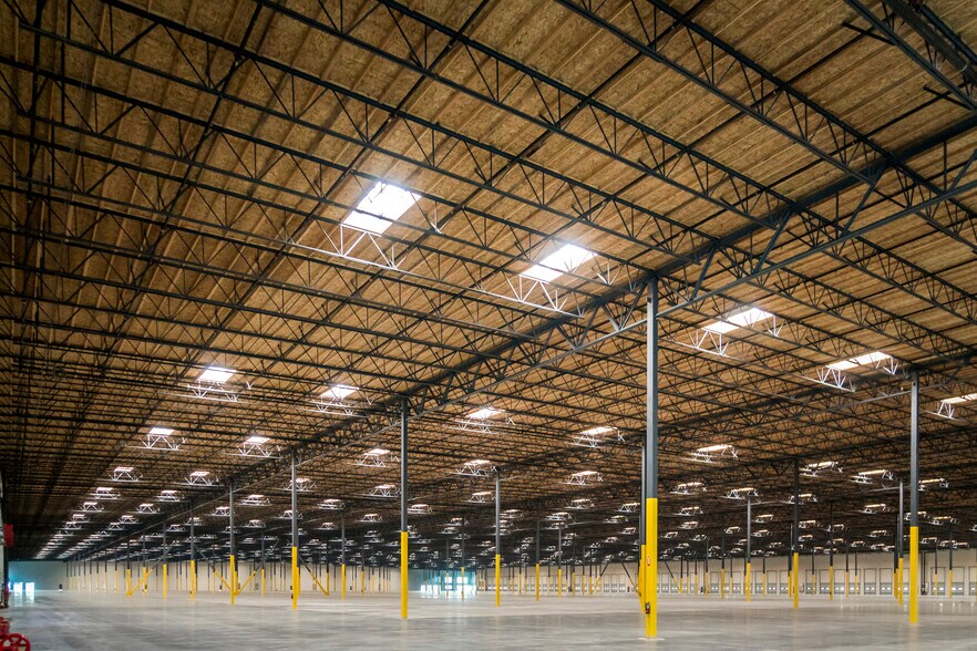 More Photos Of 400 Park Center Dr, Patterson Warehouse For Lease