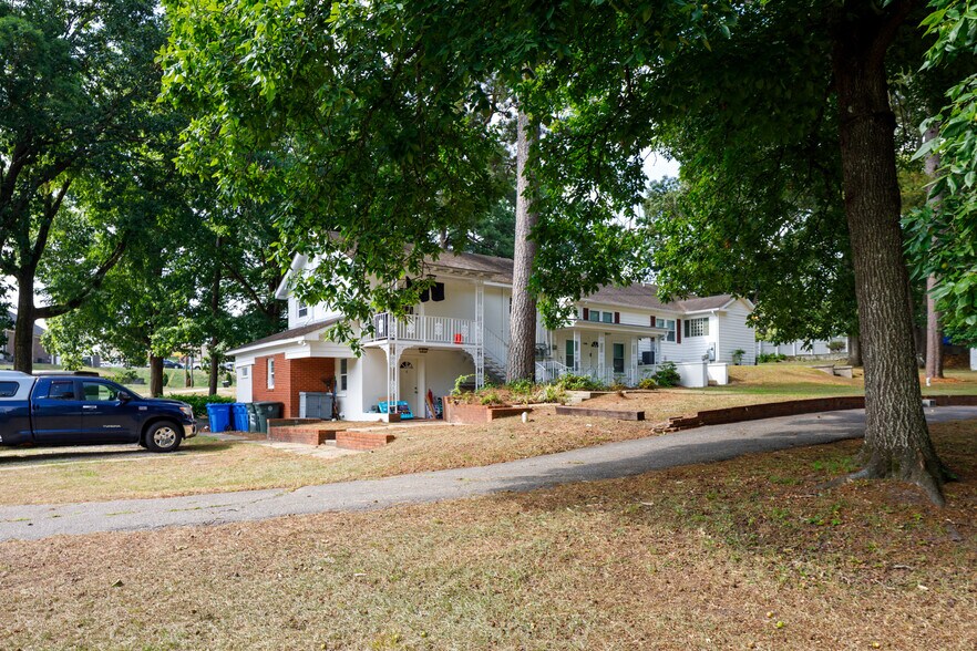 More Photos Of 100-102 Twin Acres Dr, Fayetteville Apartments For Sale
