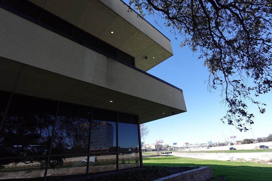 More Photos Of 6224 W Interstate 10, San Antonio Office For Sale