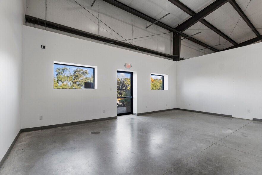 More Photos Of 13 Parkway Dr, Plainfield Warehouse For Lease