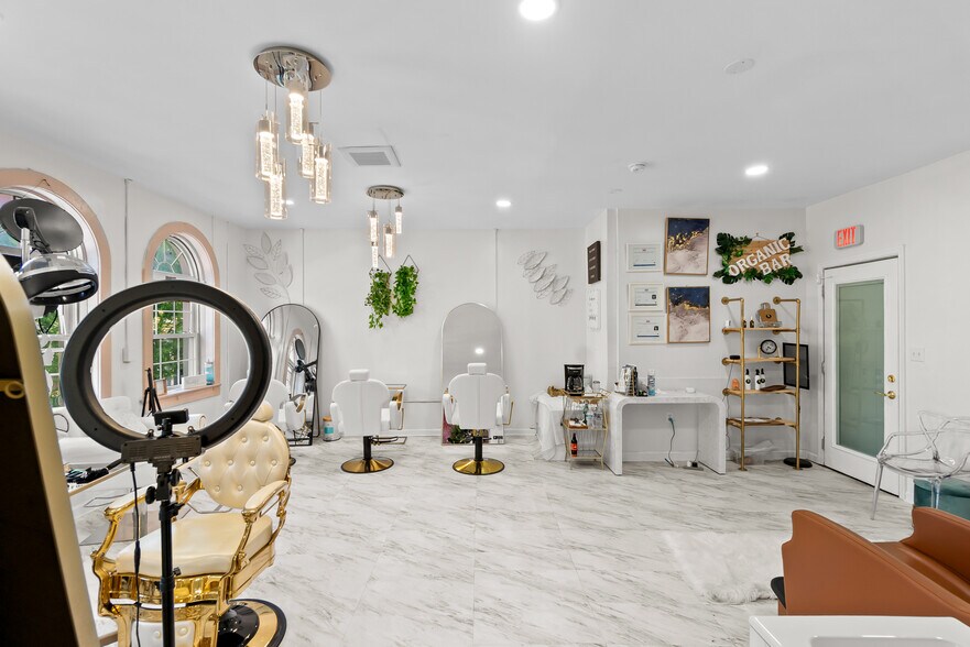 More Photos Of , Washington General Retail For Sale