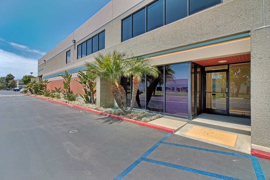 More Photos Of 4483 McGrath St, Ventura Service For Lease