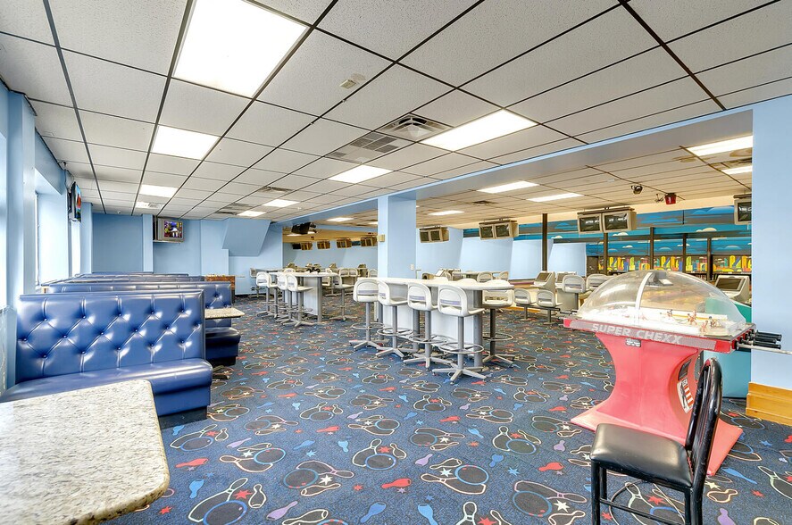 More Photos Of 2422-2426 S Park Ave, Buffalo Bowling Alley For Sale