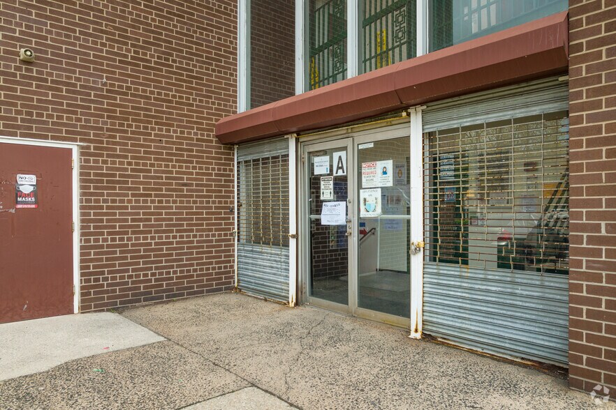 More Photos Of 44 Glenwood Ave, East Orange Office For Lease