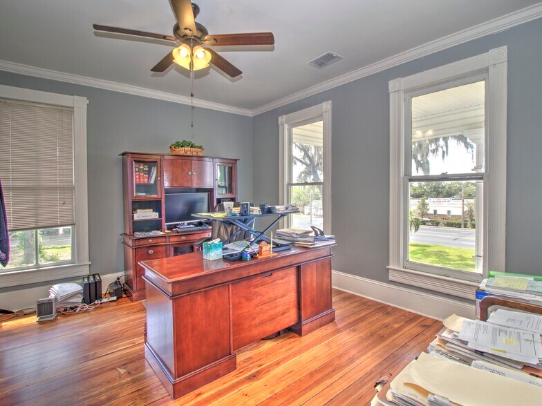 More Photos Of 944 E Silver Springs Blvd, Ocala Office For Sale