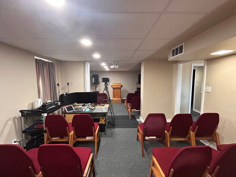 More Photos Of 4997 Glenway Ave, Cincinnati Office For Sale