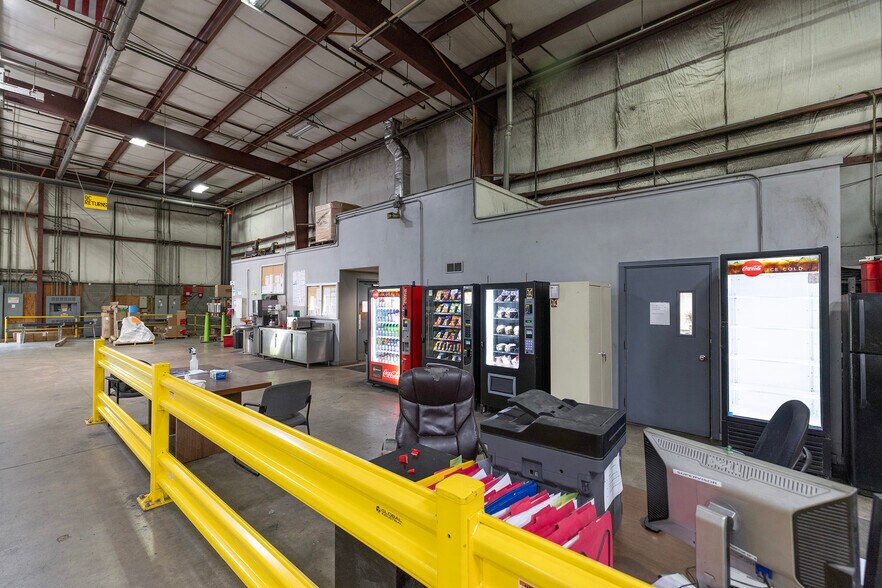 More Photos Of 1000 Sako Ct, Elkhart Warehouse For Lease