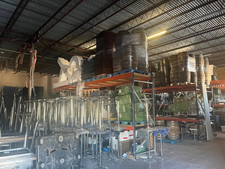 More Photos Of 3911-3929 E IH-10, San Antonio Light Manufacturing For Lease