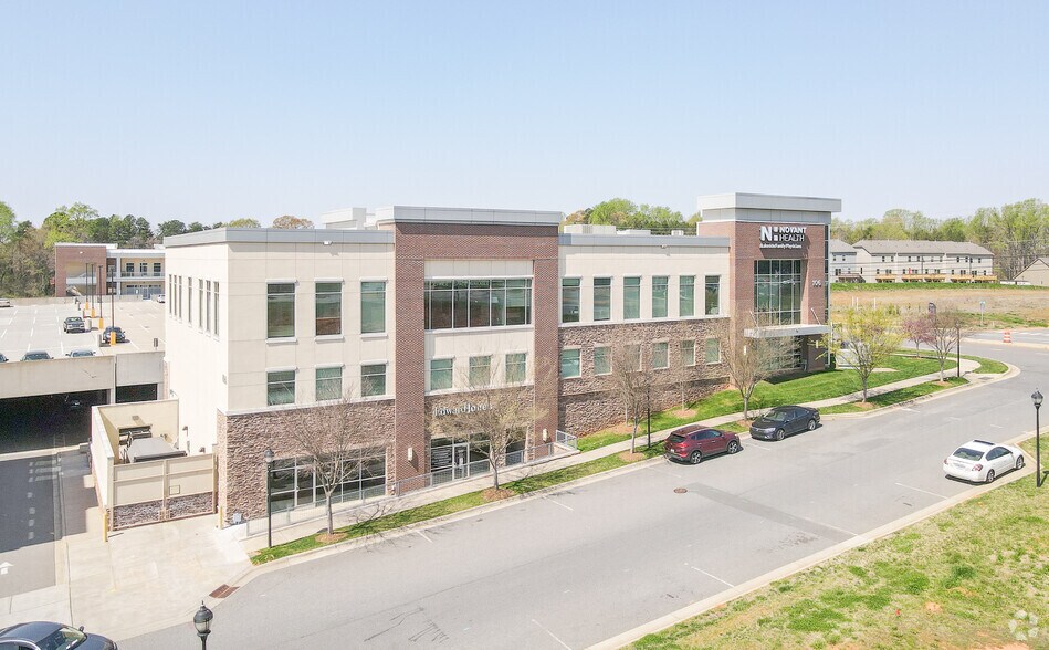 More Photos Of 106 Langtree Village Rd, Mooresville Office For Lease