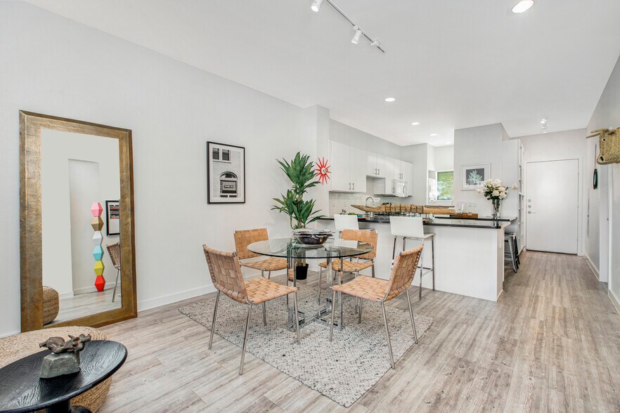 More Photos Of 1010 S Flores St, San Antonio Apartments For Lease