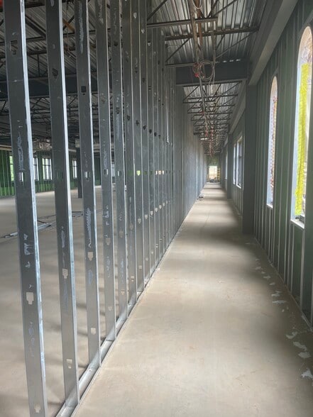 More Photos Of 162 Kingscote Way, King Restaurant For Lease