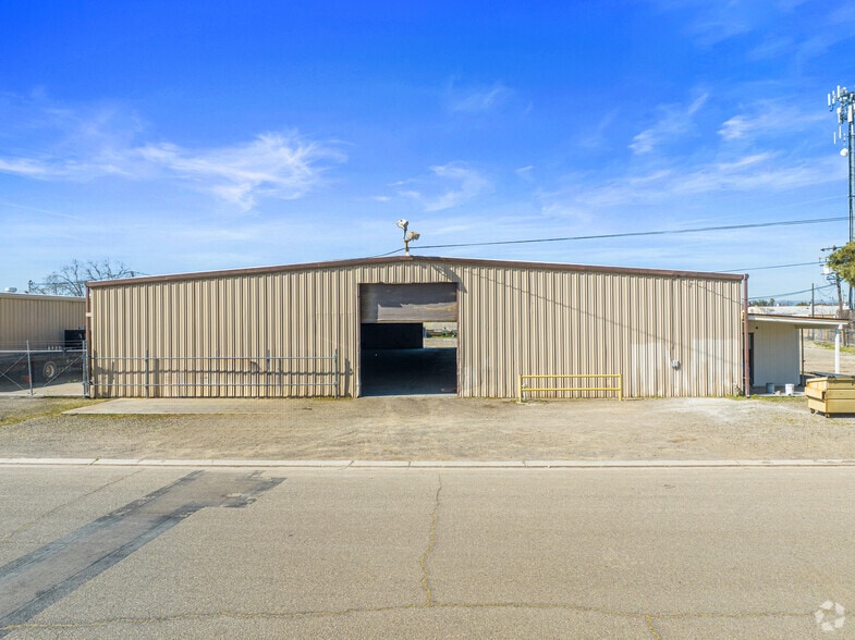 More Photos Of 2037 L St, Newman Industrial For Lease