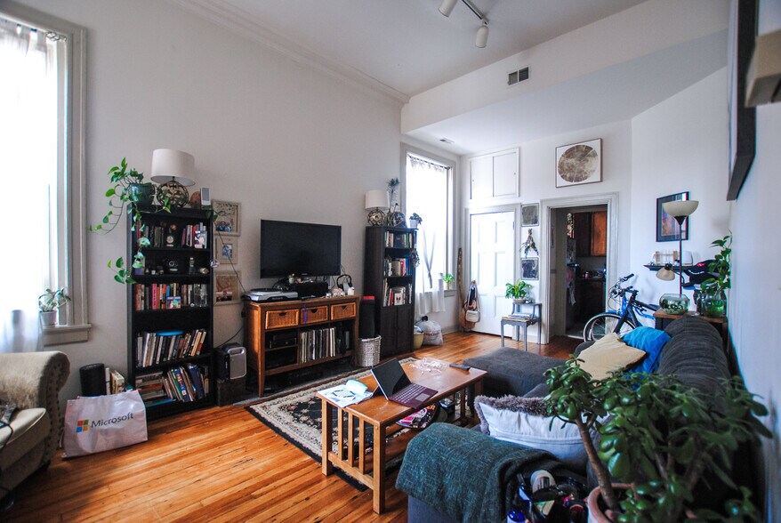 More Photos Of 809 Cathedral St, Baltimore Apartments For Lease