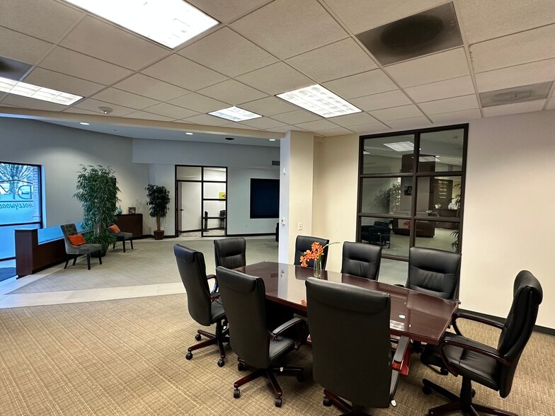 More Photos Of 3636 NE Broadway St, Portland Office For Sale