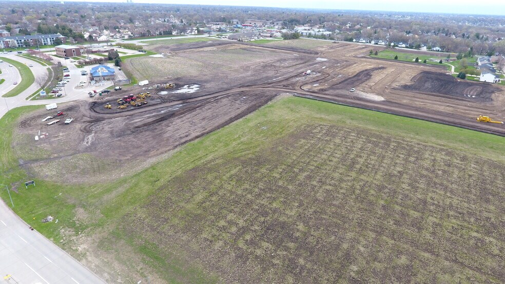More Photos Of 86th, Urbandale Land For Lease