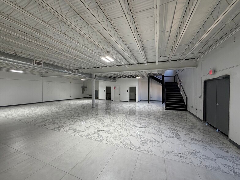 More Photos Of 5901 Allday Dr, Houston Warehouse For Lease