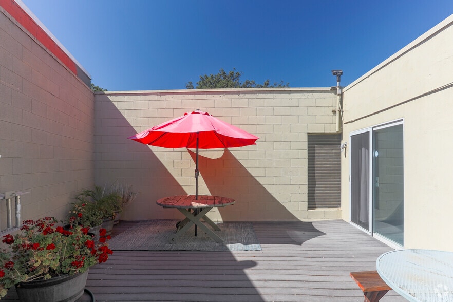 More Photos Of 721 Colorado Ave, Palo Alto Office For Sale