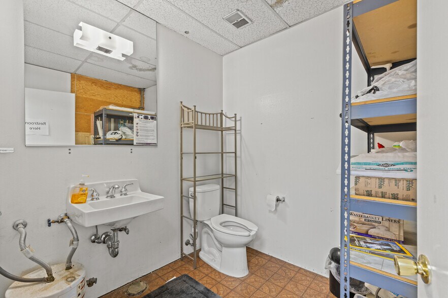 More Photos Of 26055 Bouquet Canyon Rd, Santa Clarita Veterinarian Kennel For Sale
