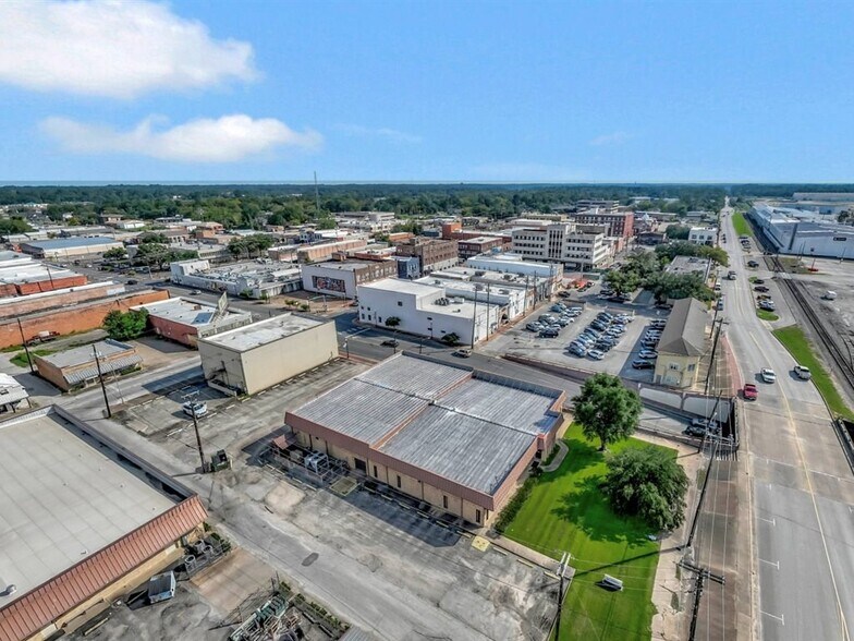 More Photos Of 202 N Angelina Ave, Lufkin Office For Sale