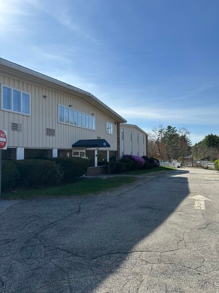 More Photos Of 198 Londonderry Tpke, Hooksett Light Distribution For Lease