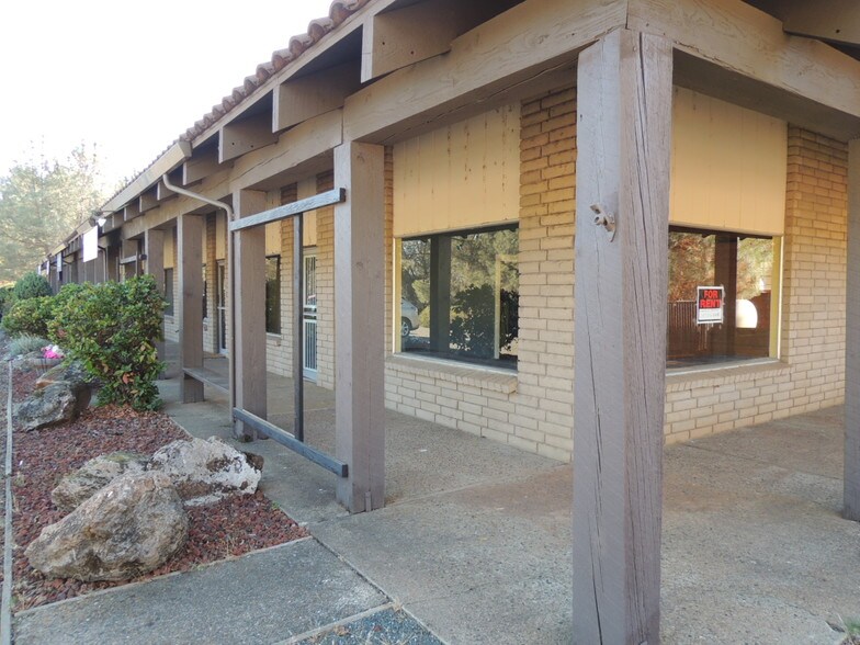 More Photos Of 9781 Point Lakeview Rd, Kelseyville Storefront For Lease
