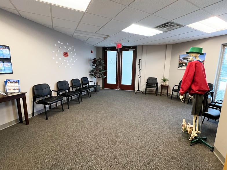 More Photos Of 10412 Allisonville Rd, Fishers Office For Sale