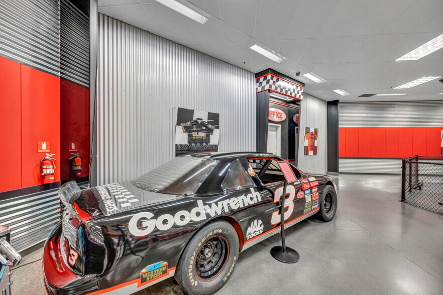 More Photos Of 6895 Sierra Center Pky, Reno Department Store For Lease