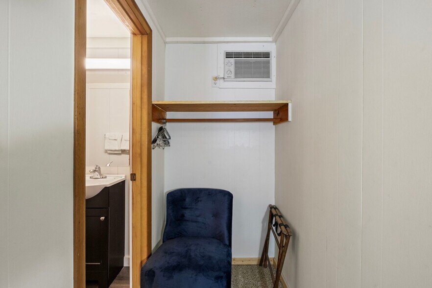 More Photos Of 180 Main St, North Woodstock Hotel For Sale