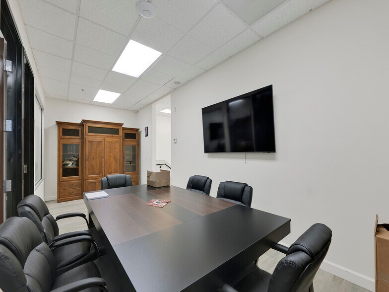 More Photos Of 1211 Flynn Rd, Camarillo Warehouse For Sale