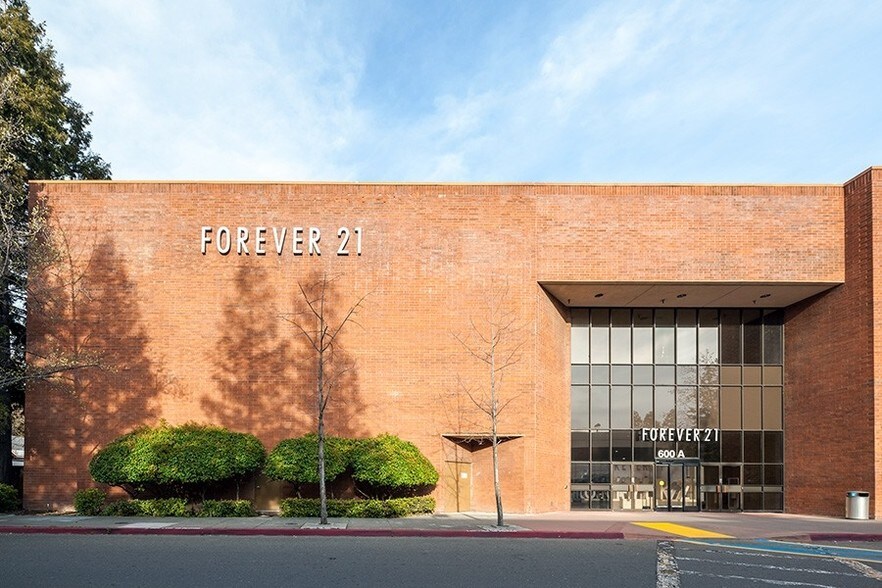 Primary Photo Of 600 Santa Rosa Plz, Santa Rosa Department Store For Lease