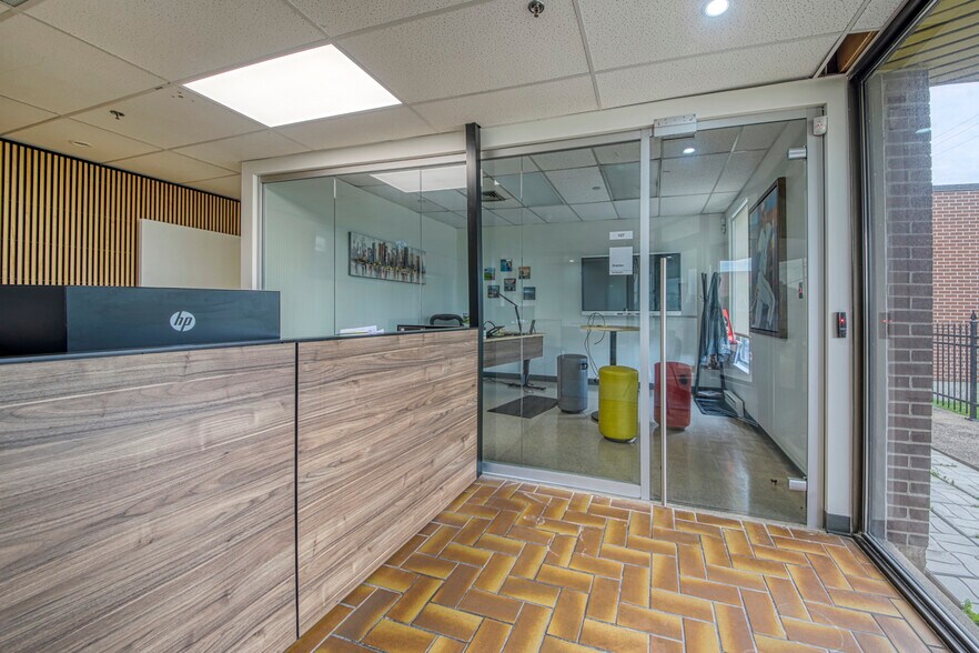 More Photos Of 1265-1325 Rue Industrielle, La Prairie Warehouse For Lease