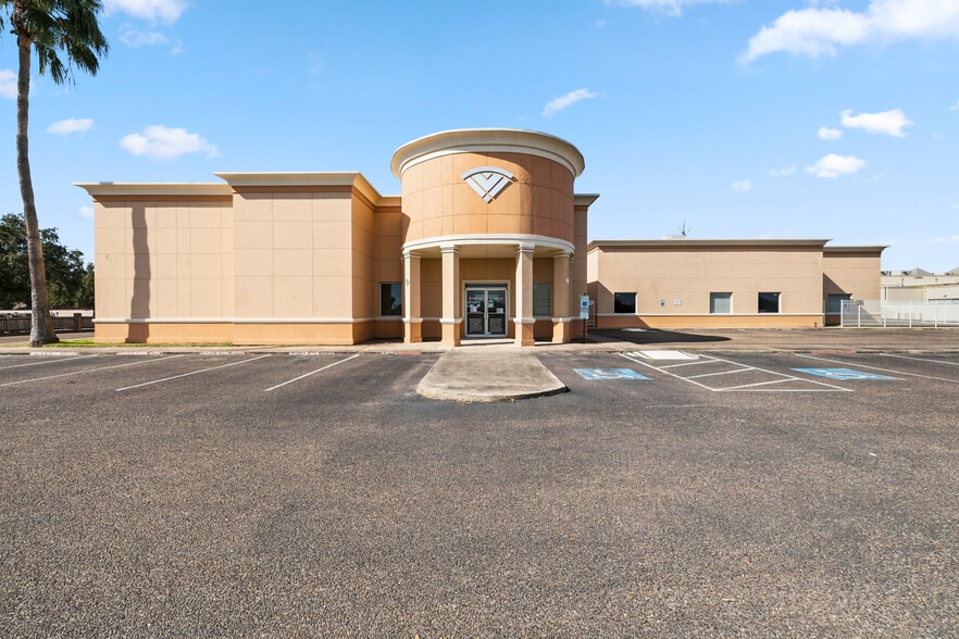 More Photos Of 2101 S Cynthia St, McAllen Medical For Lease