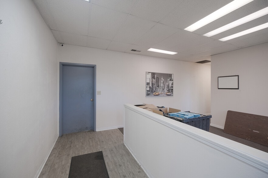 More Photos Of 5237 Commerce Cir, Indianapolis Warehouse For Sale