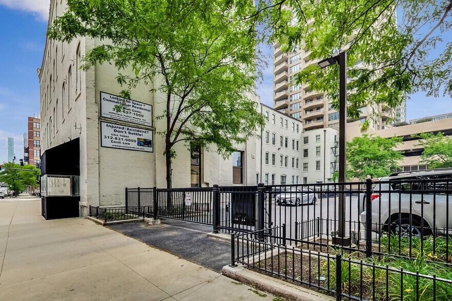 More Photos Of 607 W Fulton St, Chicago Loft Creative Space For Lease