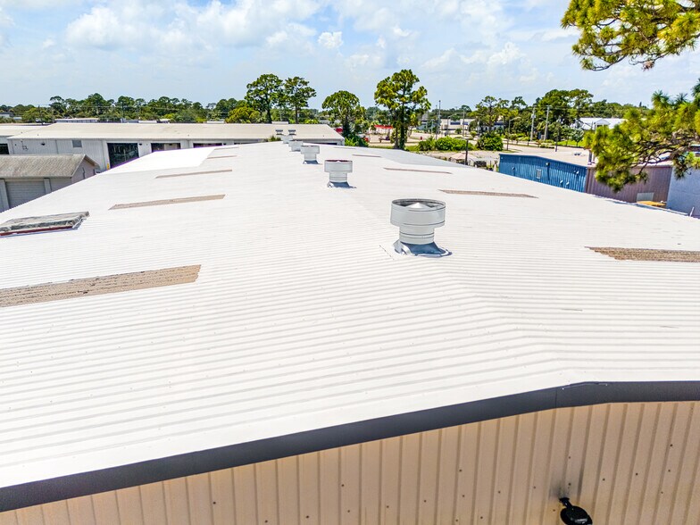 More Photos Of 1725 Cogswell St, Rockledge Warehouse For Lease