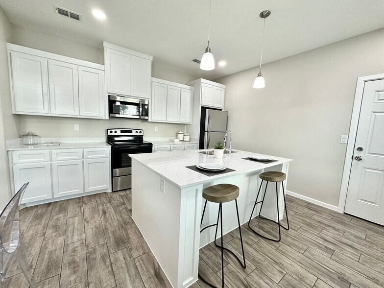 More Photos Of 1300 S Yankton St, Alton Apartments For Sale