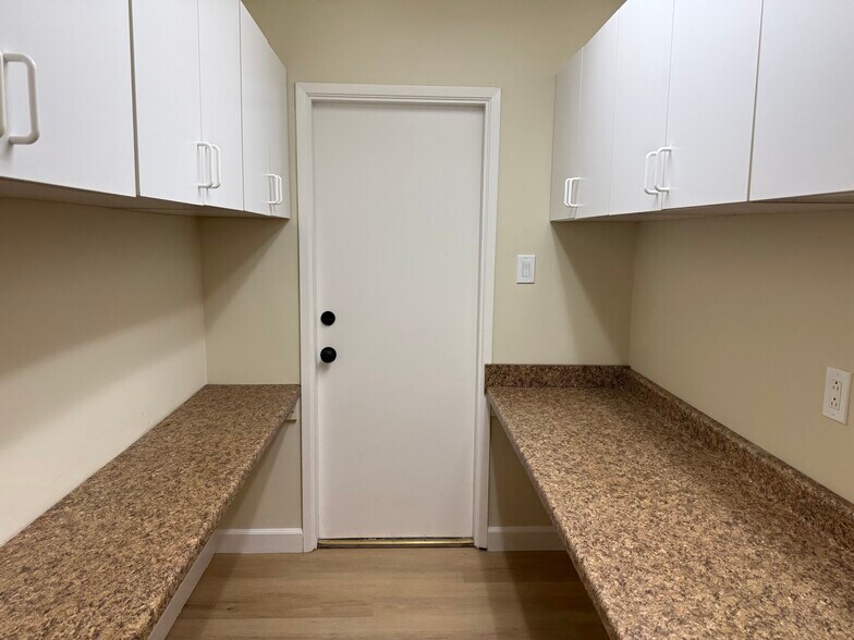 More Photos Of 1077 Cass St, Monterey Medical For Lease