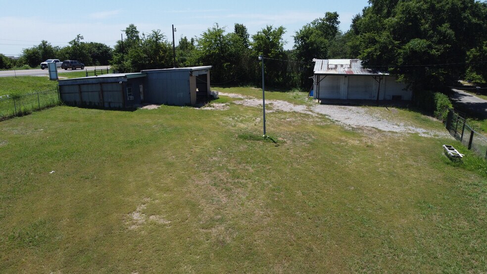 More Photos Of 4827 N Hwy 91 & 4614 Stinson Rd, Denison General Retail For Sale