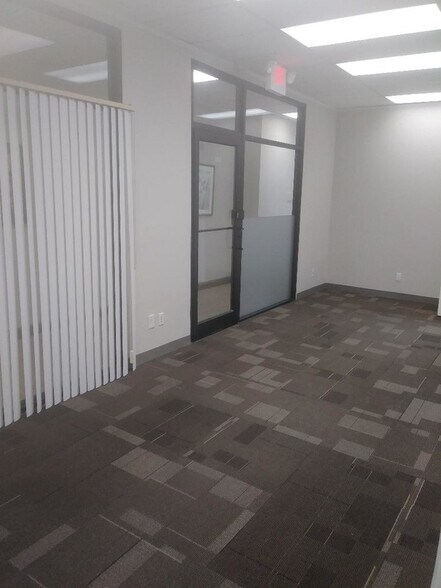 More Photos Of 498 Inman Ave, Colonia Office For Lease