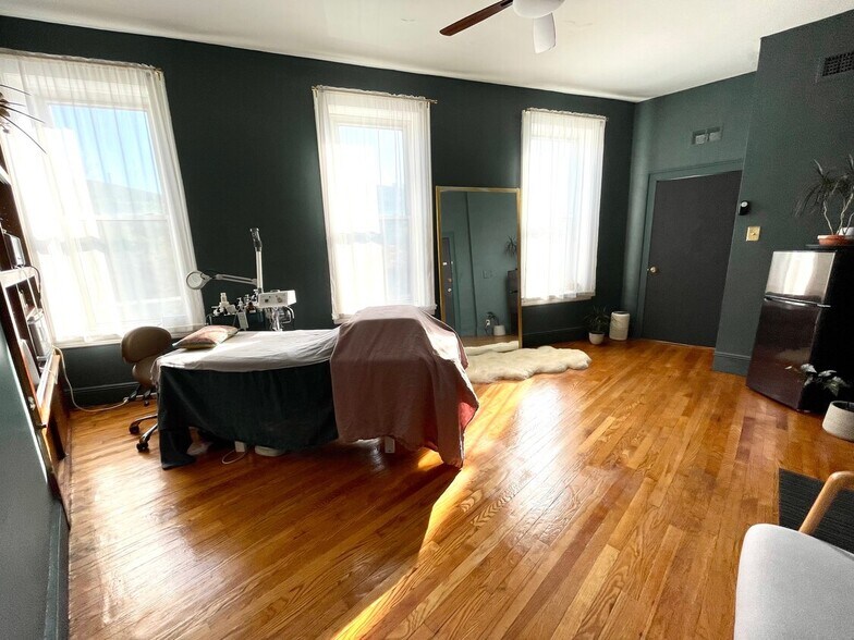 More Photos Of 264 Newark Ave, Jersey City Storefront Retail Office For Lease