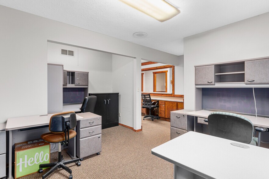 More Photos Of 709 Staunton Rd, Gillespie Office For Sale