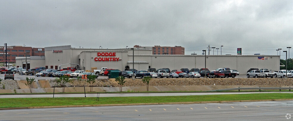More Photos Of 1902 E Central Texas Expy, Killeen Auto Dealership For Sale