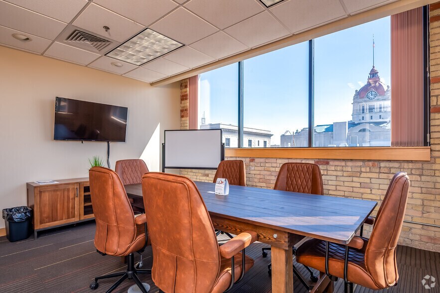 More Photos Of 118 S Adams St, Green Bay Coworking Space