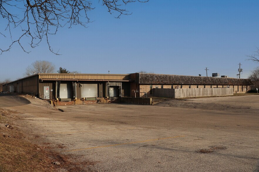 More Photos Of 6704 Pingree Rd, Crystal Lake Manufacturing For Lease