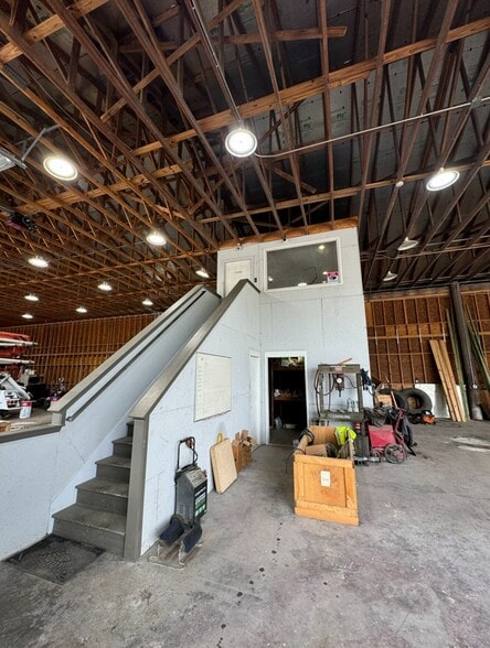 More Photos Of 9879 US Highway 301 N, Tampa Warehouse For Lease